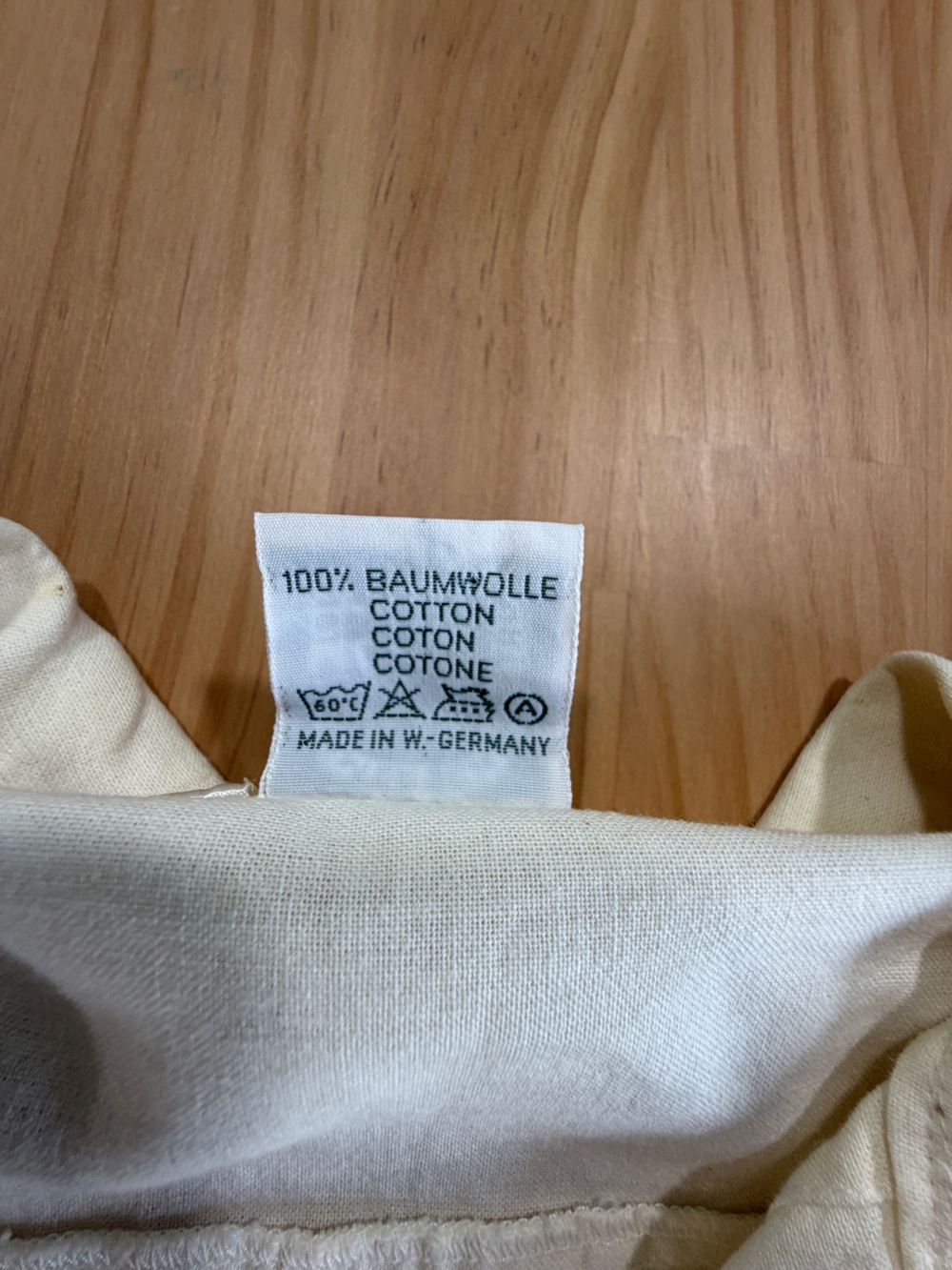 Cream Tee with Green Woven Logo Tag B12 - Picture 9 of 10